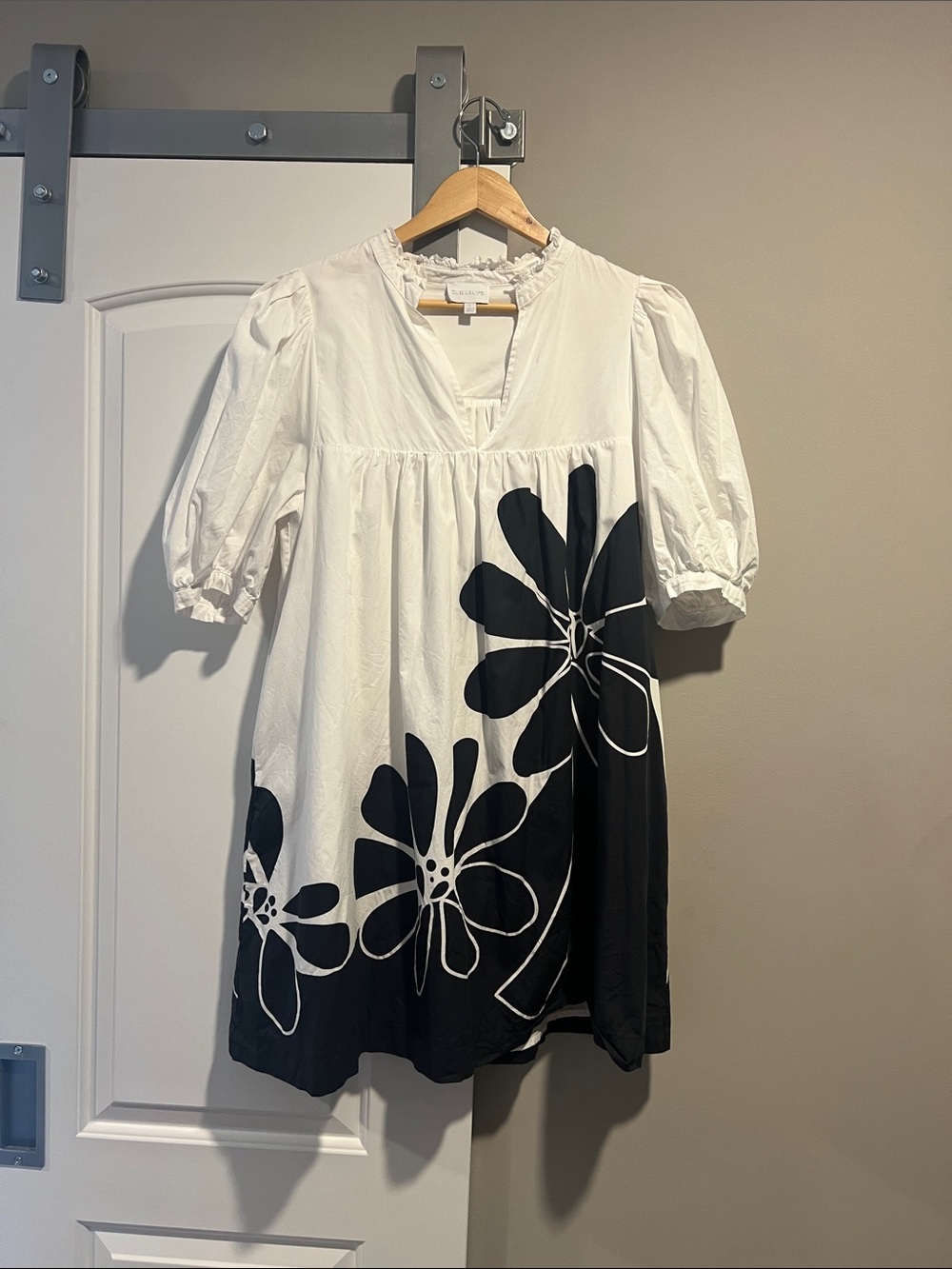Sugarlips Black & White Floral Puff Sleeve Dress